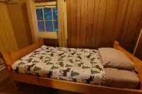 Historic Family Cabin Near Nisqually Entrance, Sleeps 3