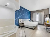 Comfort Inn & Suites FtJackson Maingate Hotel berhampiran Kubu Jackson