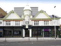 Premier Inn London Clapham バタシー周辺のホテル