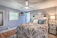 Idyllic Waterfront Escape w/ Private Boat Dock! - Parkplatz
