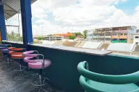 Roxx Social Hostel, Cafe & Bistro - Bar