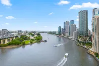 Stunning! 2Bed, 1Bath, 1Car, VIEWS ~ CBD - Jacuzzi