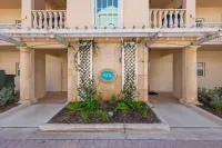Palm Bay Club on Siesta Key  see our new bathrooms. - 3 tähden