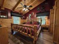 Amazing 4Br Cabin -HT, Fire Pit & Game Room-10 Mins from PF - Boutique