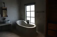 Piscis Art by ÓOL Hotels - Bathtub