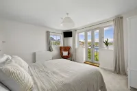 Cawsand Waterfront House With Pool - 4-Star