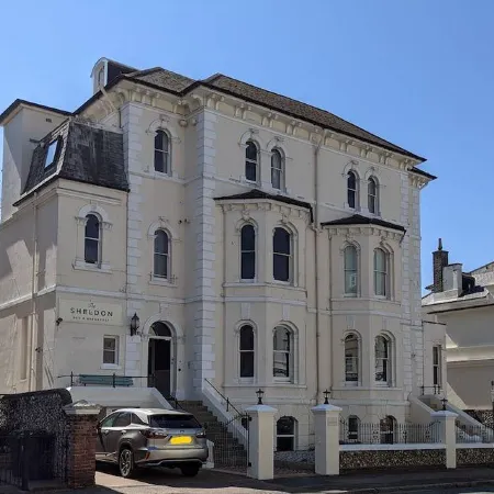 The Sheldon B&B - Free Private Parking