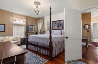 Tara House — Historic Charm, Executive Comfort, Minutes from Downtown - Kitchens