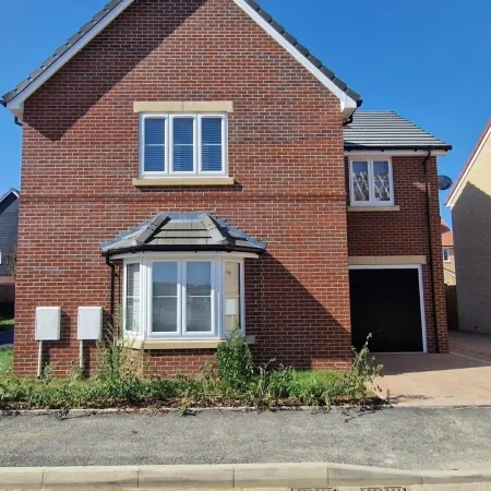 Peterborough - House - Sleeps 8 - Parking - Garden