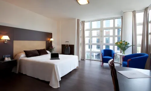 Hotel Madrid Torrejon Plaza - Parkplatz