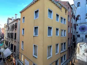 トッレ デッロロロジオ シグネチャー レジデンス