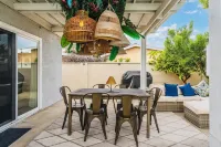 Stunning Oasis with Pool by Disneyland and Knotts. - Wifi