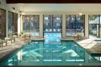 Sheraton Grand Rapids Airport Hotel - piscina