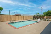 Spark by Hilton Mansfield - Pools