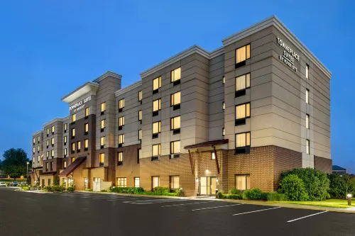 TownePlace Suites Harrisburg West/Mechanicsburg - Parkplatz