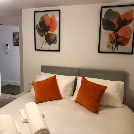 Stylish City Centre Penthouse w/ Free Parking