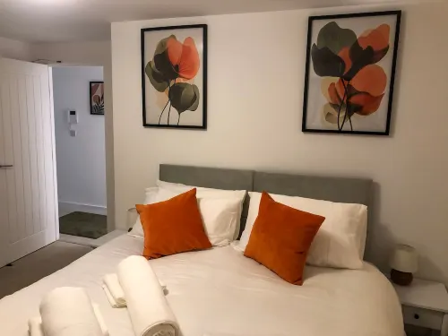 Stylish City Centre Penthouse w/ Free Parking - 2-Star