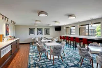Sheraton Milwaukee Brookfield Hotel - bar