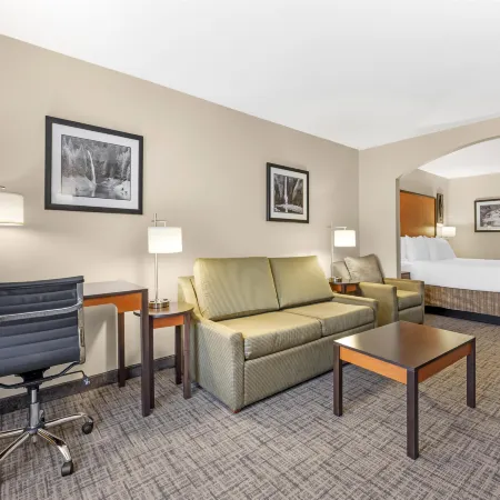 Best Western Plus Cascade Inn  Suites