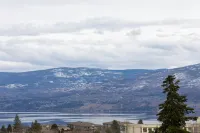 DoubleTree by Hilton West Kelowna - Mountain view