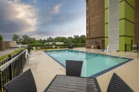 Red Roof Inn & Suites Macon - Swimmingpools