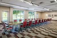 Four Points by Sheraton at Phoenix Mesa Gateway Airport - Business