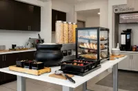Hilton Garden Inn Folsom - breakfast