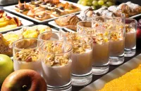 Leonardo Hotel Völklingen-Saarbrücken - 朝食