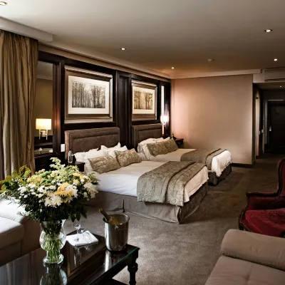Apollo Hotel Hotels near Olivedale Corner