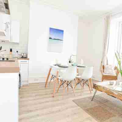 Modern Central Apartment Others