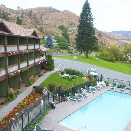 Lakeside Lodge and Suites