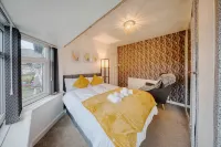Large 3BR House Sleeps 7 Near City Centre - 3-Star