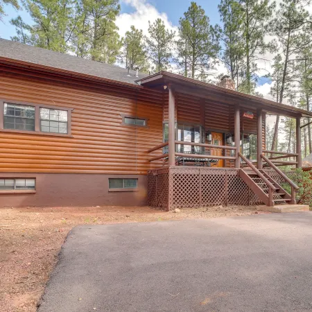 Deck, Games & Fire Pit: Modern Pine Cabin! Hotéis em Pine