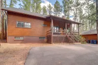 Deck, Games & Fire Pit: Modern Pine Cabin! - Alojamientos