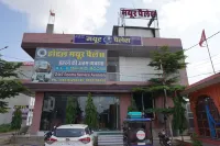 Mayur Palace - parking