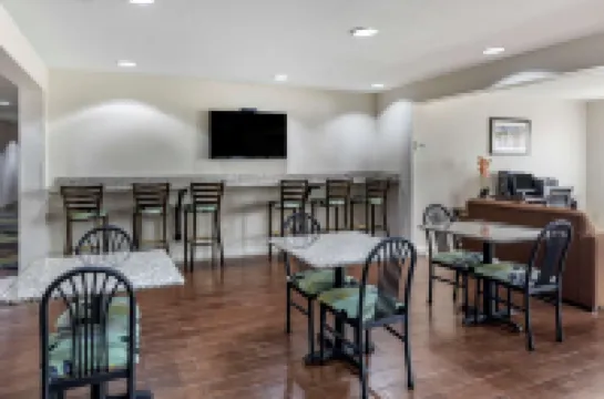 Quality Inn & Suites Longview I-20