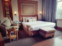 The Palms Town & Country Club - Resort