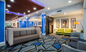 Holiday Inn Express & Suites Deland South