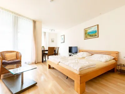 Ferienwohnpark Immenstaad Hotels in der Nähe von Strand- und Hallenbad Aquastaad