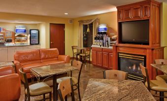 Holiday Inn Express & Suites ST. Louis West - Fenton