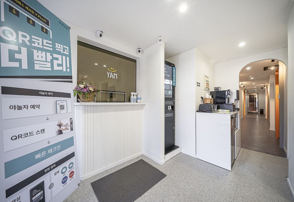 얌호텔의 모던한 외관