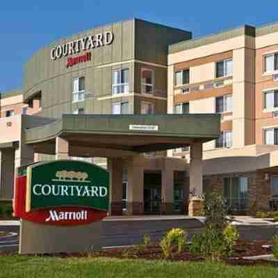 Courtyard Bismarck North Hotel Exterior