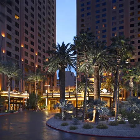 Hilton Grand Vacations Club on The Las Vegas Strip Отели рядом с достопримечательностью «Башня отеля-казино Stratosphere»