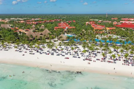 Barceló Maya Colonial - All Inclusive Отели рядом с достопримечательностью «Rockaway Bay»