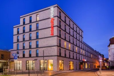 IntercityHotel Hildesheim Hotels near Luntzelhaus
