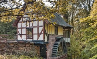 Cadmore Lodge Bed & Breakfast - Housity