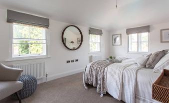 Chic Luxurious Townhouse - Central Marlow