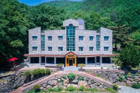 Gurye Huni Отели в г. Куре