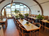Hotel SunParc - Shuttle Zum Europa-Park Rust 4km & Rulantica 2km Hotels in Kenzingen