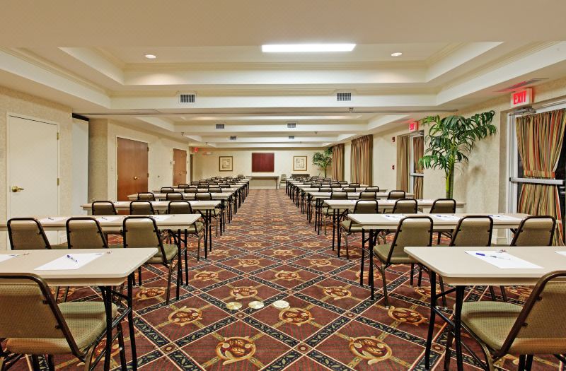 Holiday Inn Express Hotel & Suites Cullman, an IHG Hotel photo 5